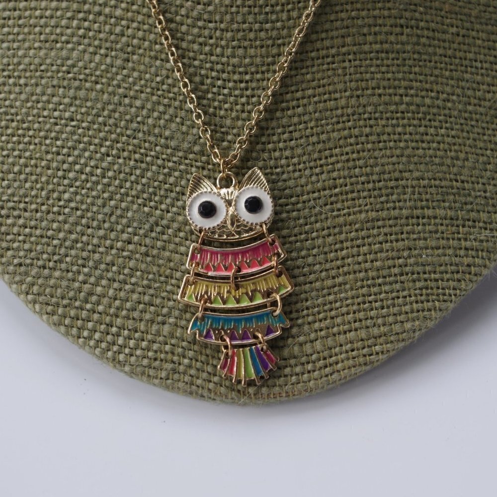 Women`s gold tone colorful owl necklace. 16 inches